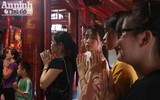 Tấp nập đến Văn Miếu cầu may trước ngày thi THPT Quốc gia 2017